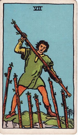 완드 7(Seven of Wands) — 라이더-웨이트 덱(1909)